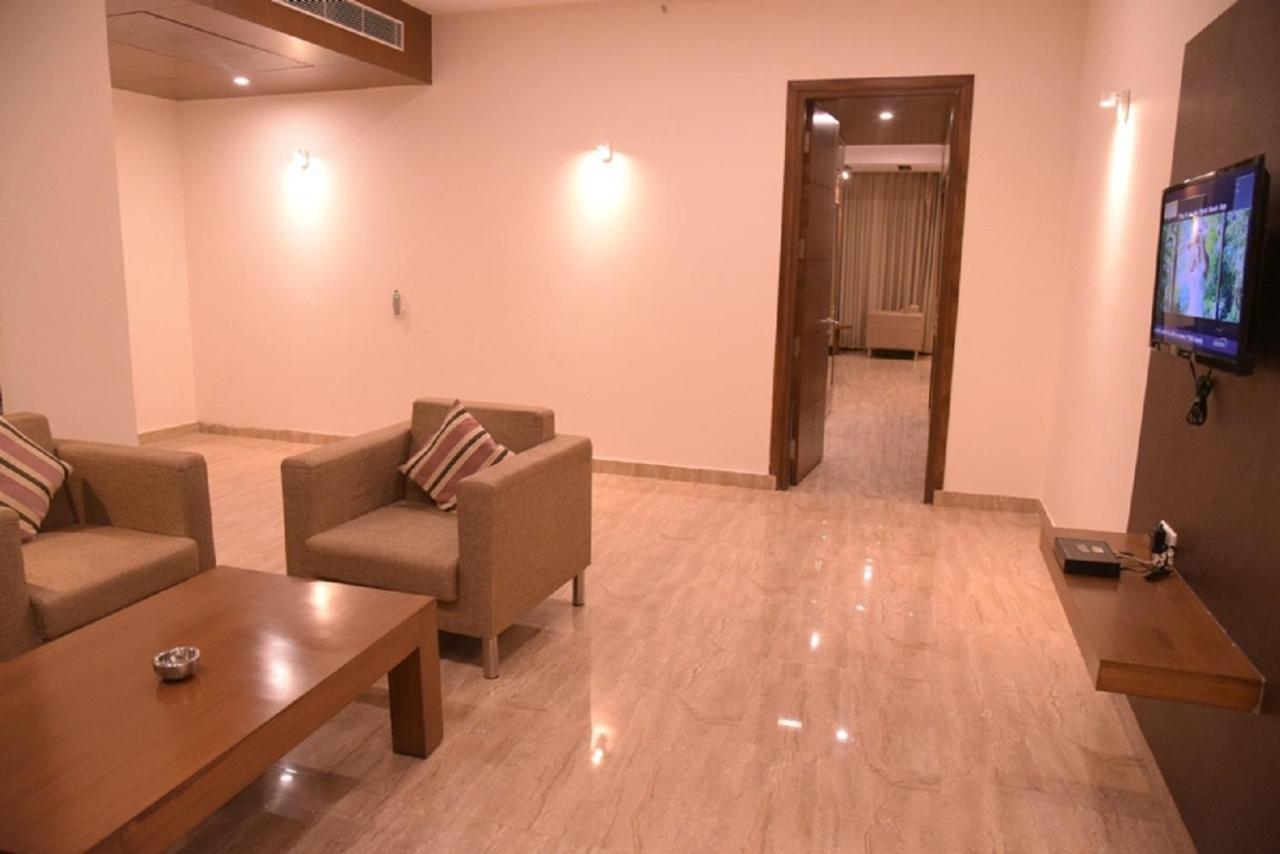 Hotel Krishna Palace, Ayodhya 外观 照片