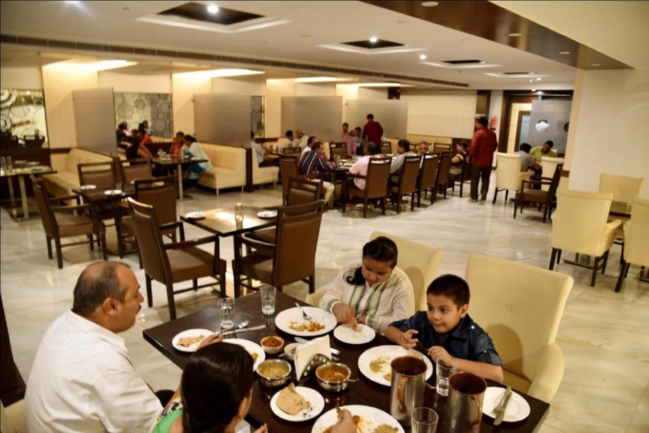 Hotel Krishna Palace, Ayodhya 外观 照片