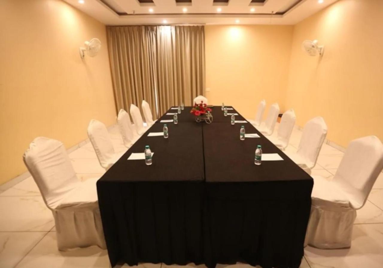 Hotel Krishna Palace, Ayodhya 外观 照片